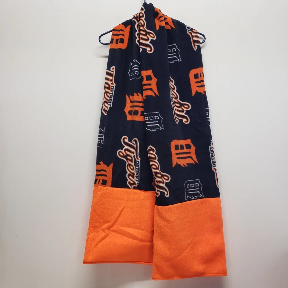 Detroit Tigers Fleece Scarf with Pockets to Hands Warm 82x11 Handmade Tailgate